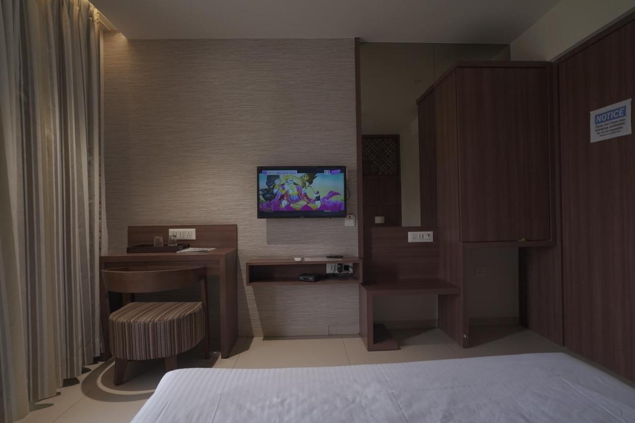 Hotel Mathoshree Тхане Экстерьер фото