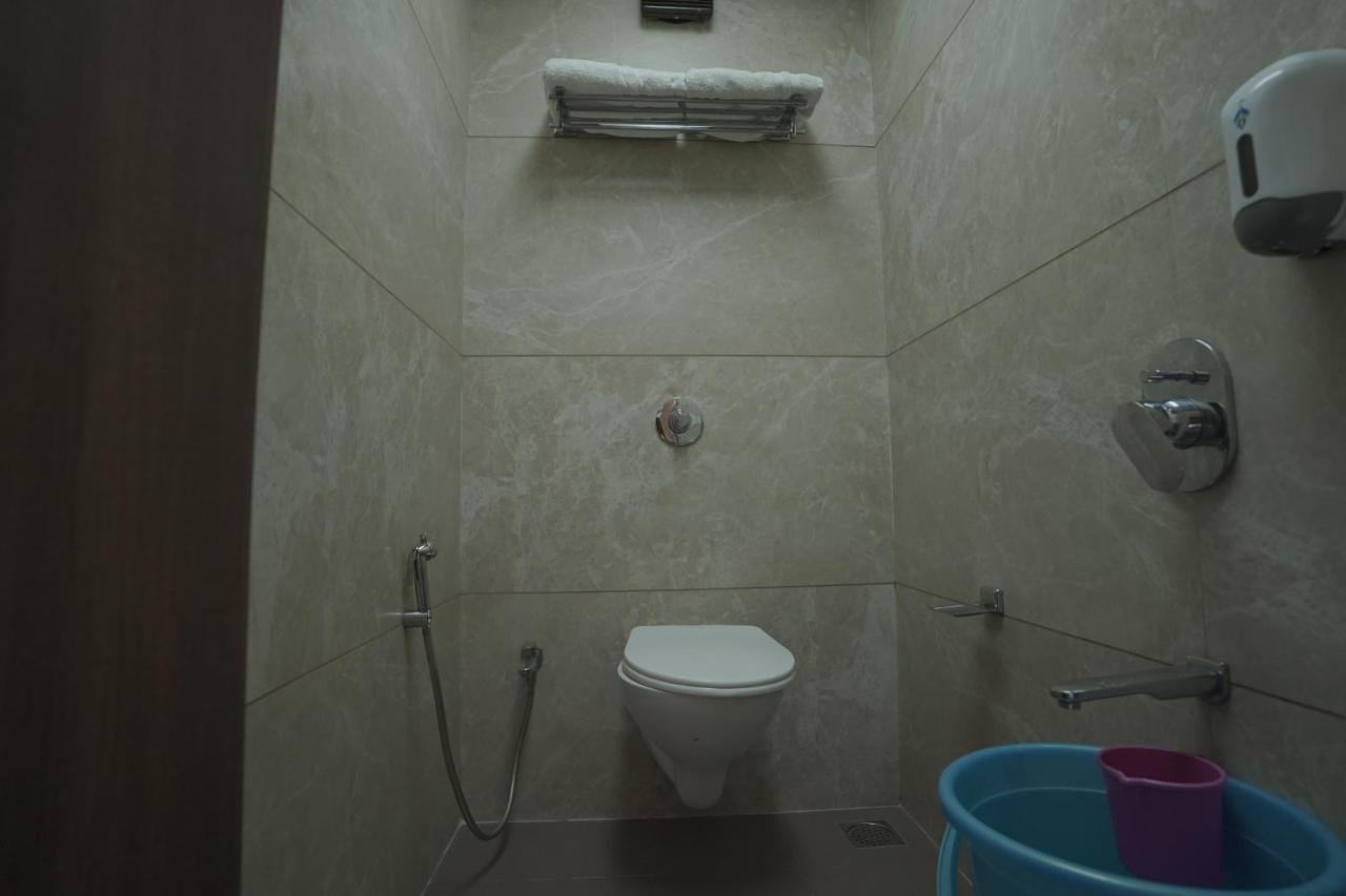 Hotel Mathoshree Тхане Экстерьер фото