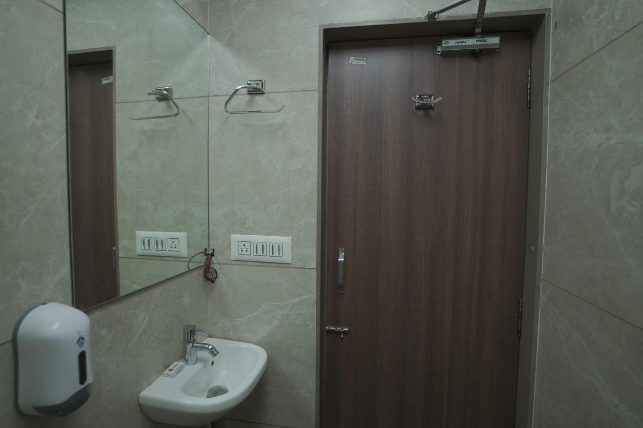 Hotel Mathoshree Тхане Экстерьер фото